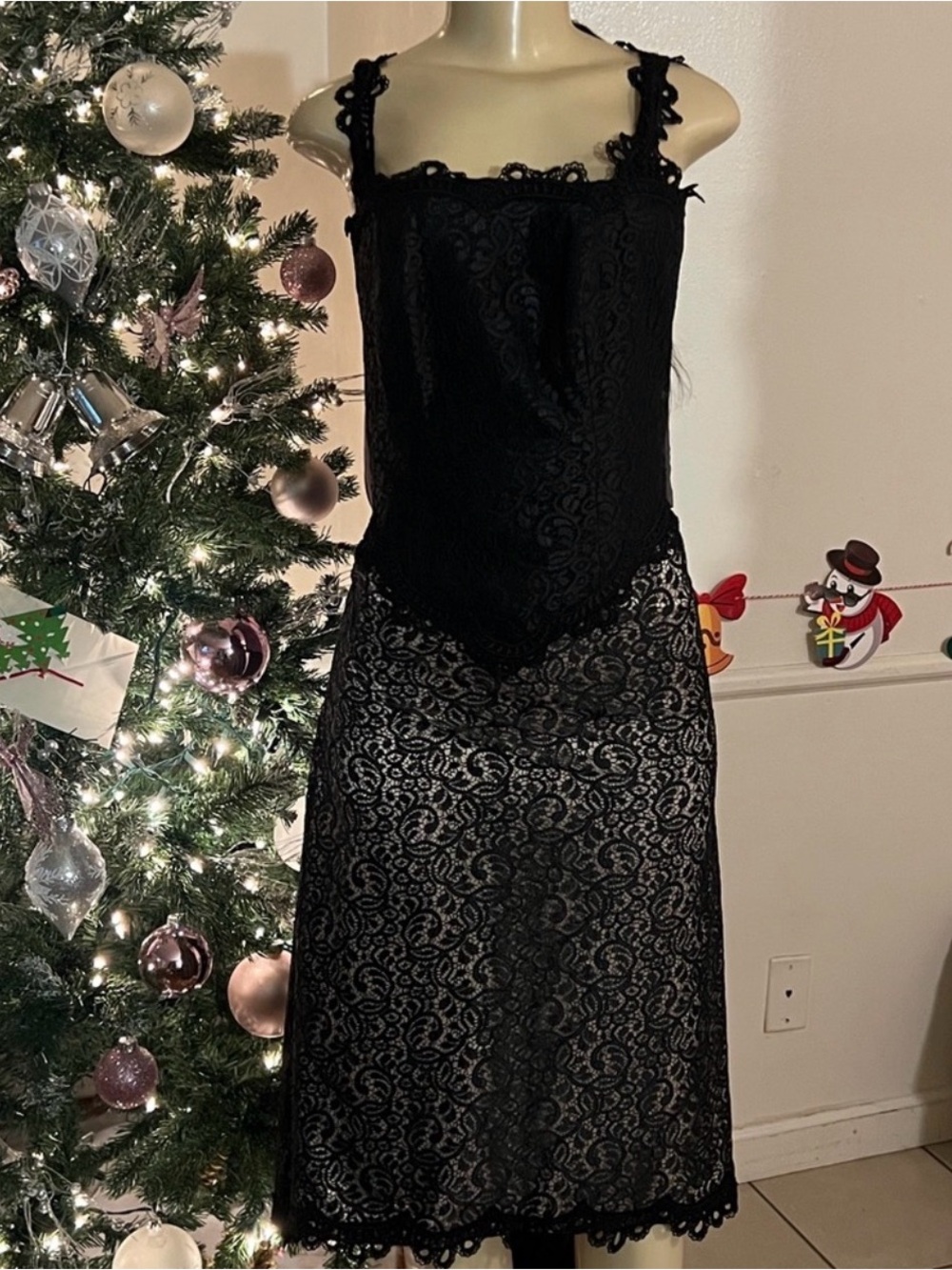 Black Lace Sleeveless Midi Dress - Elegant Evening Wear